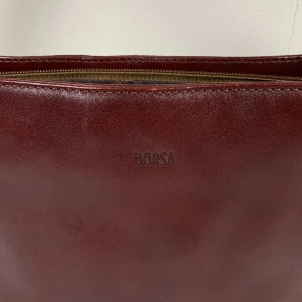 Dorsa reddish brown