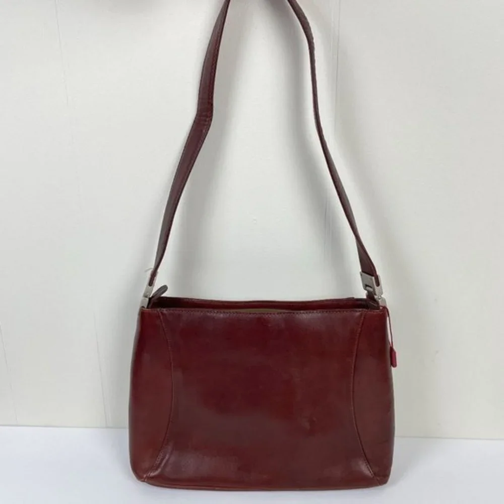 Dorsa reddish brown