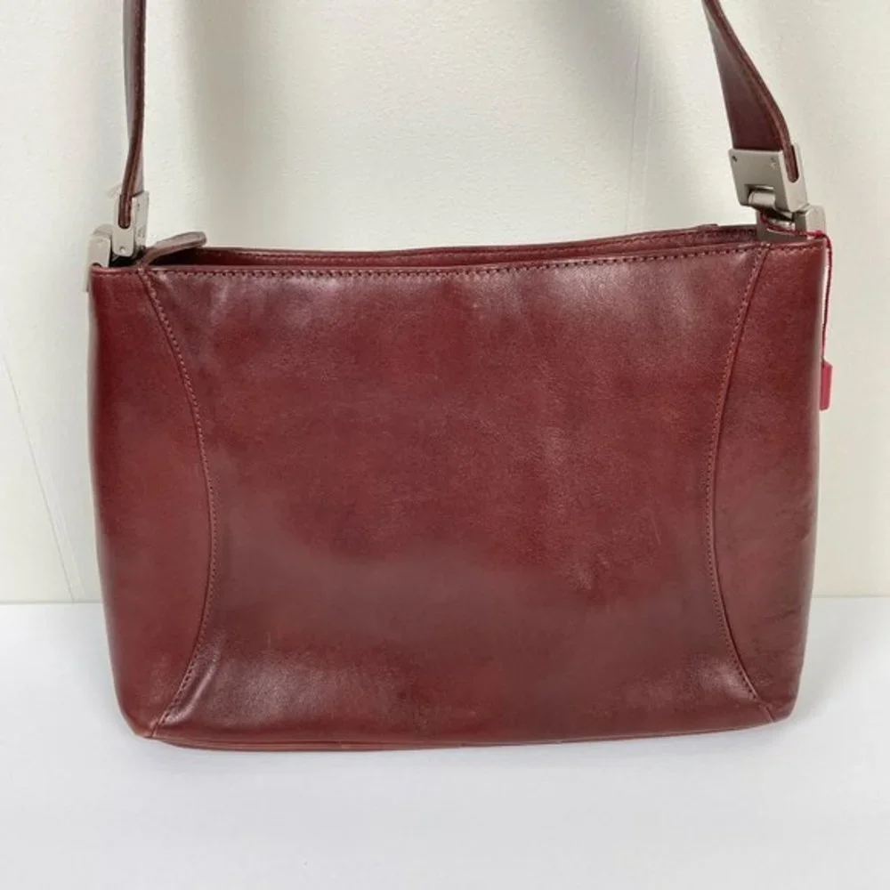 Dorsa reddish brown