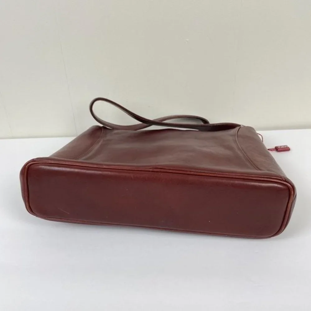Dorsa reddish brown