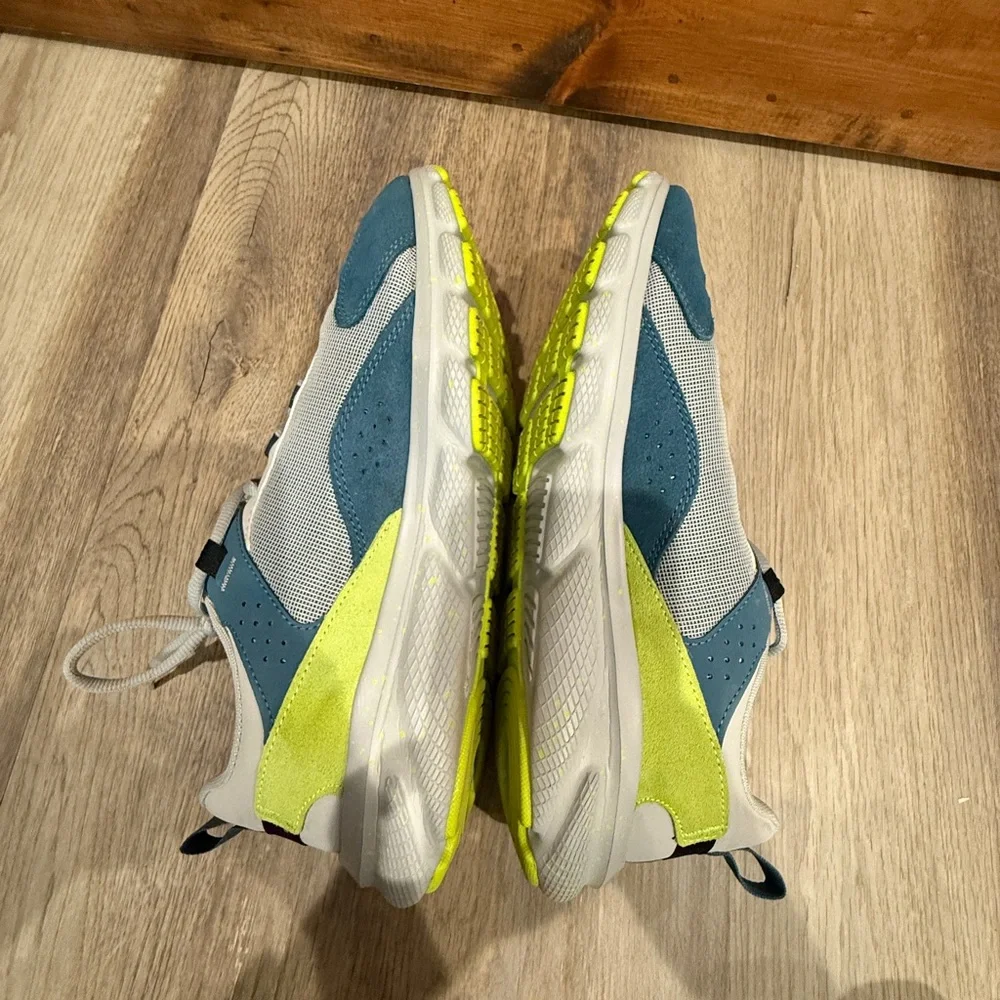 Under Armour size 11