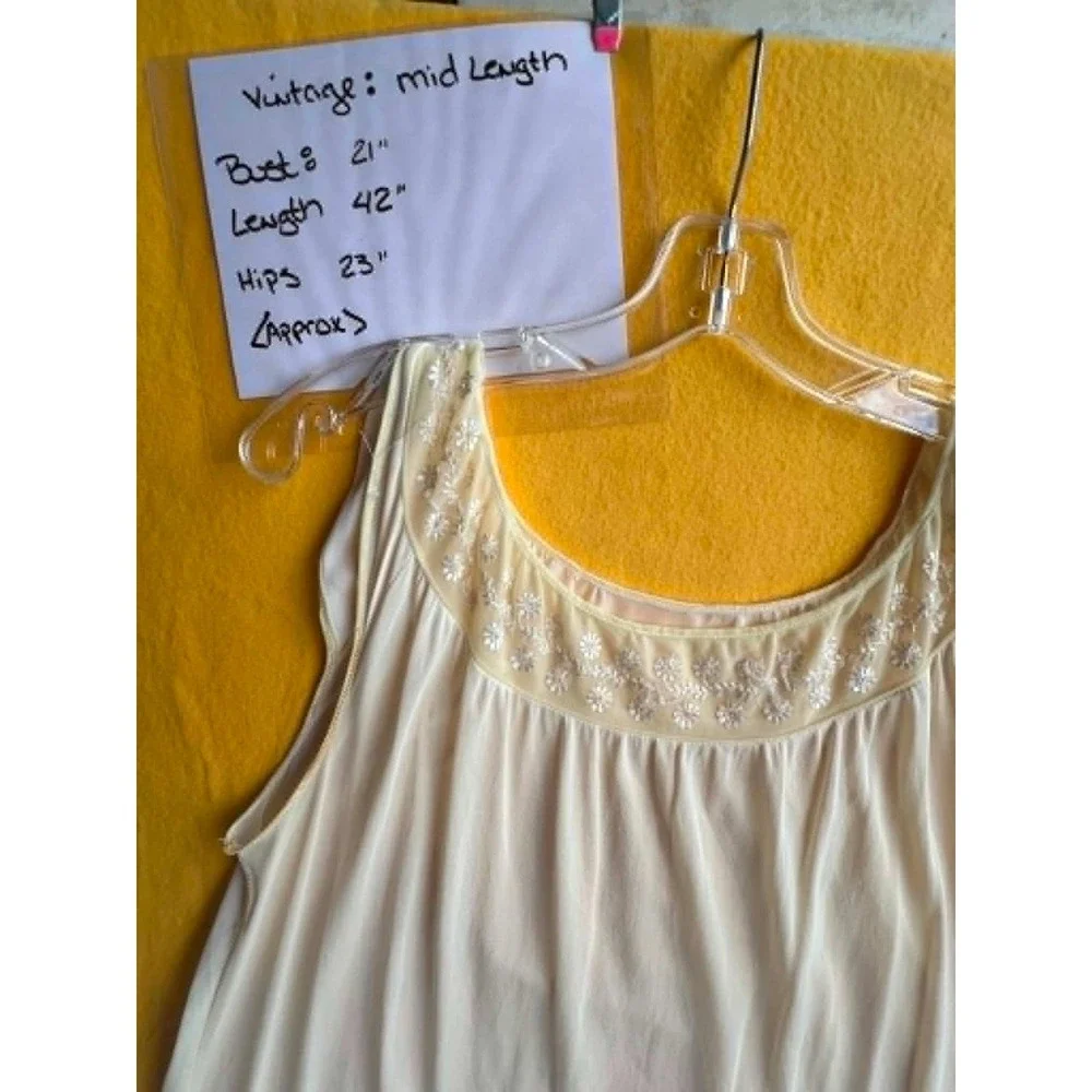 Vintage Cream Mid Length Nightgown‎ Floral Embroidered Sleeveless  26-05-20