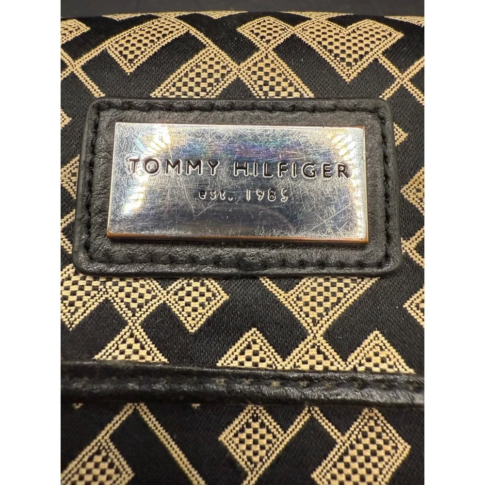 Tommy Hilfiger accessory print envelope