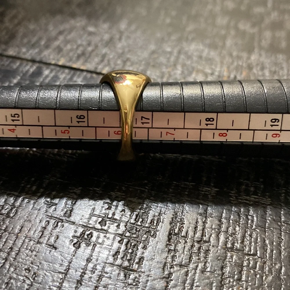 N/A elegant gold