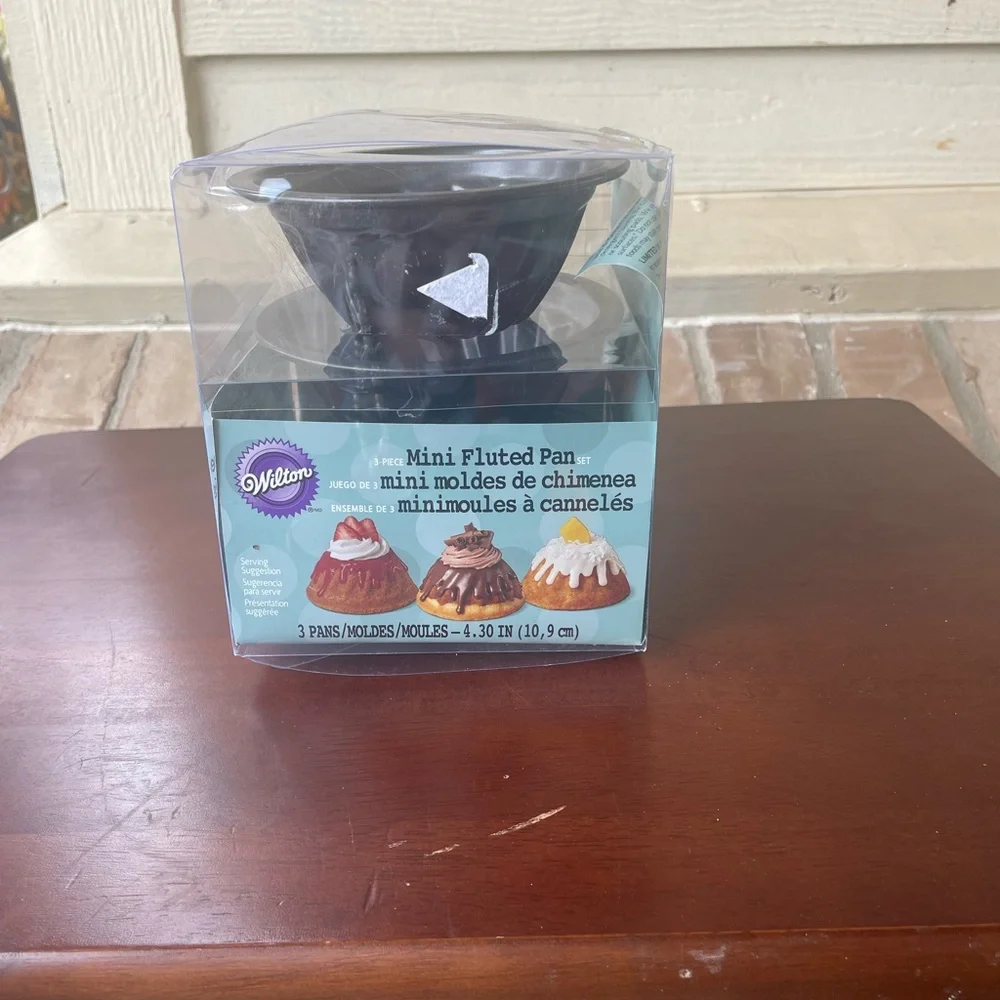 Wilton three mini