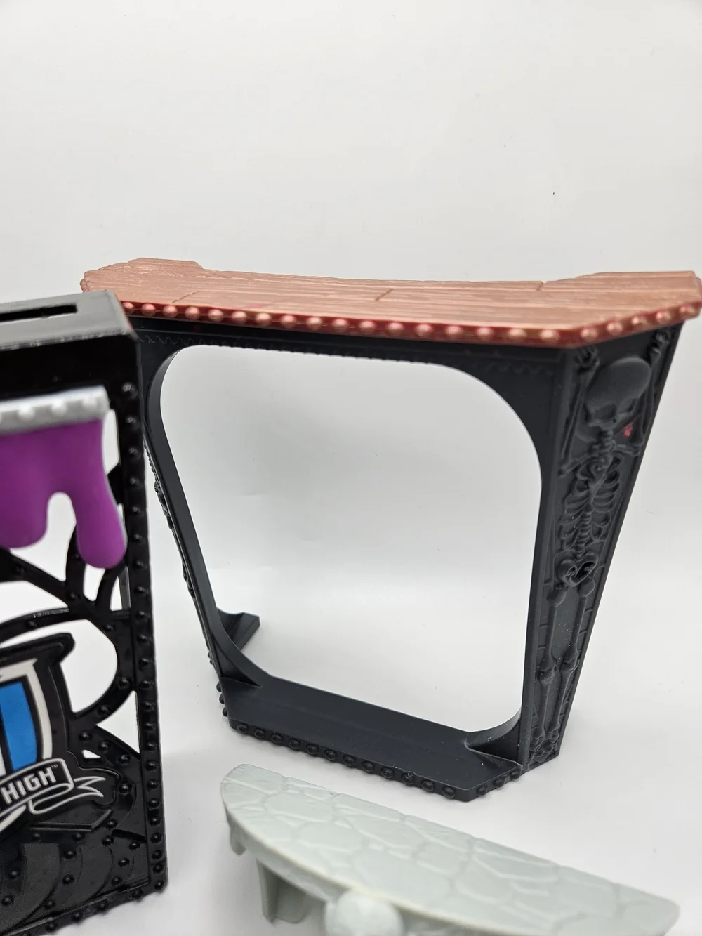 Monster High Deadluxe High School Replacement Part Lot Gargoyles