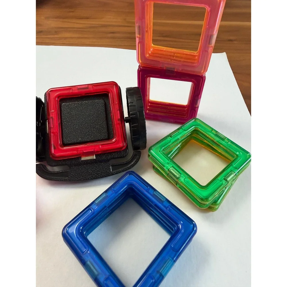 The Unbranded Brand lot magnetic