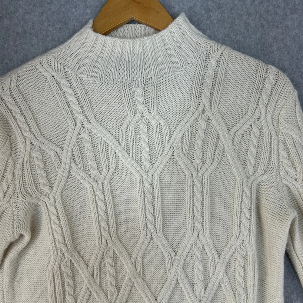 Banana Republic #5944 ivory collar