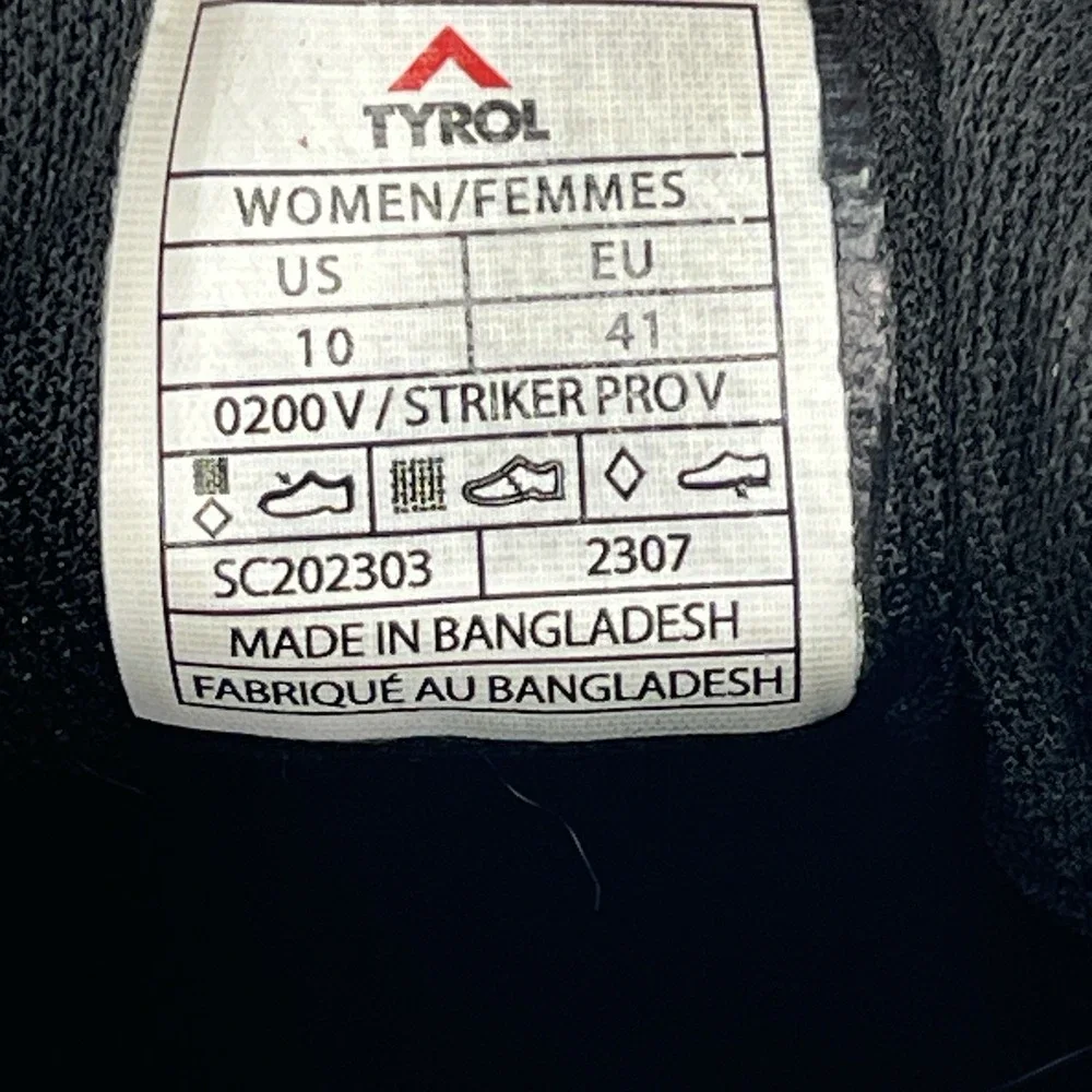 N/A women striker