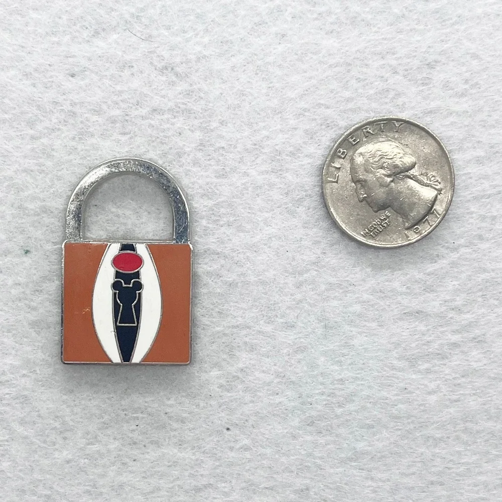 🔮 5/$25‎ Disney Chip 'n' Dale - Dale Lock Pin