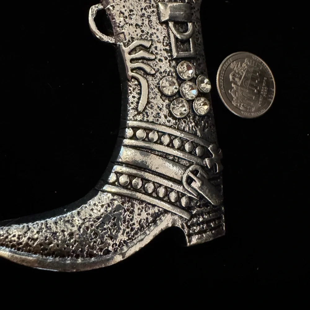 N/A stylish silver