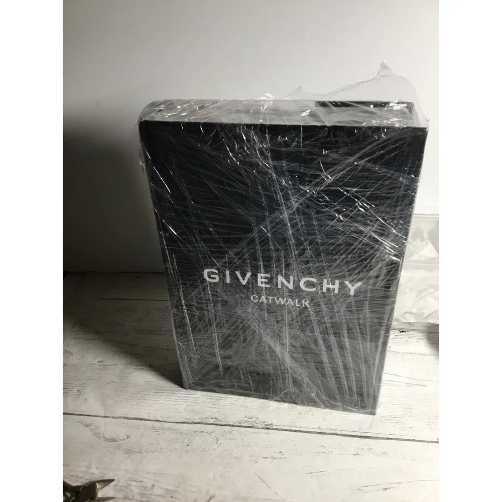 Givenchy stunning coffee