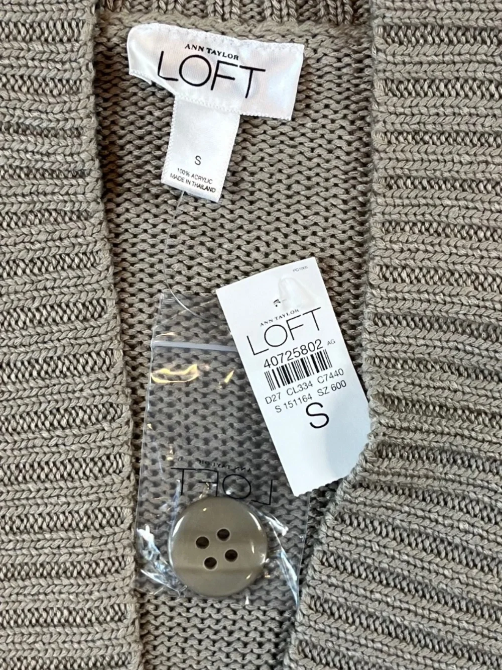 Ann Taylor LOFT sz S Long Sleeve Sweater Coastal Cabincore V-Neck Versatile NWT