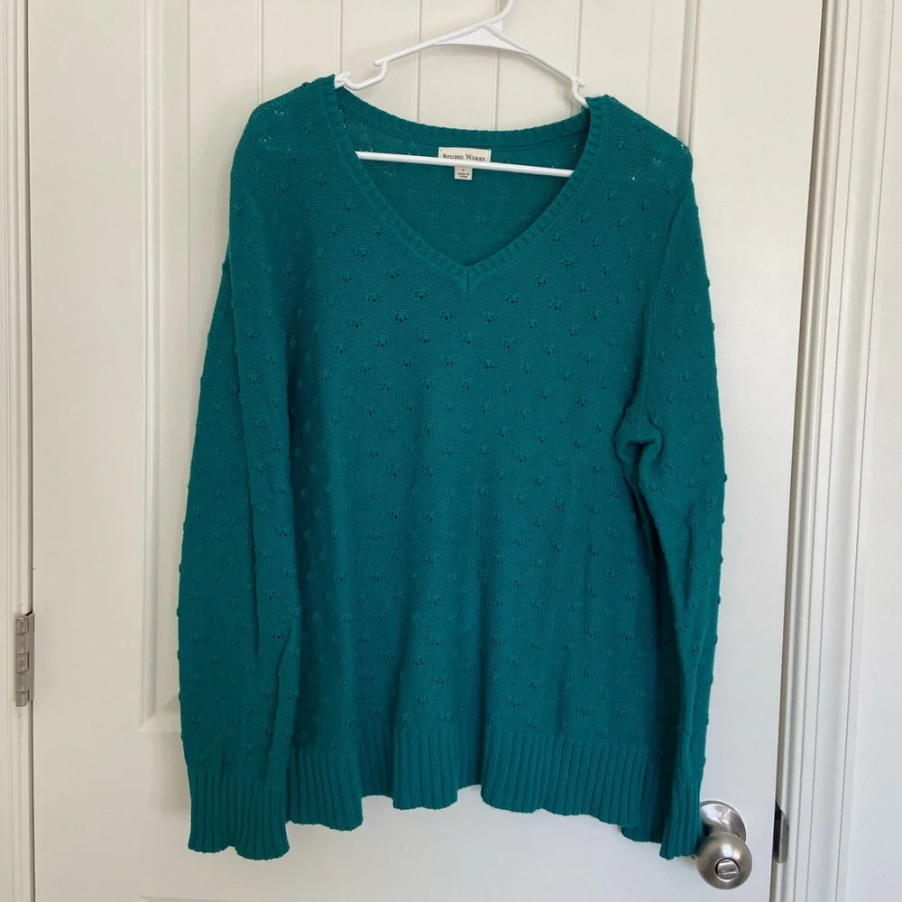 NWOT Studio Works women’s teal dotted‎ knit v-neck sweater large