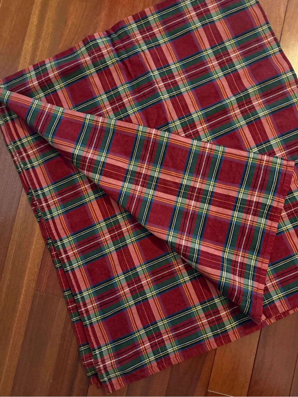 TABLECLOTH Red Tartan Plaid 104 X 116 In 100% Cotton EC