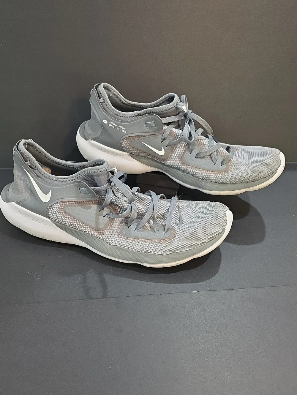 Nike Flex RN 2019 Men’s Light Grey Mesh Sneakers with White Swoosh Size 13
