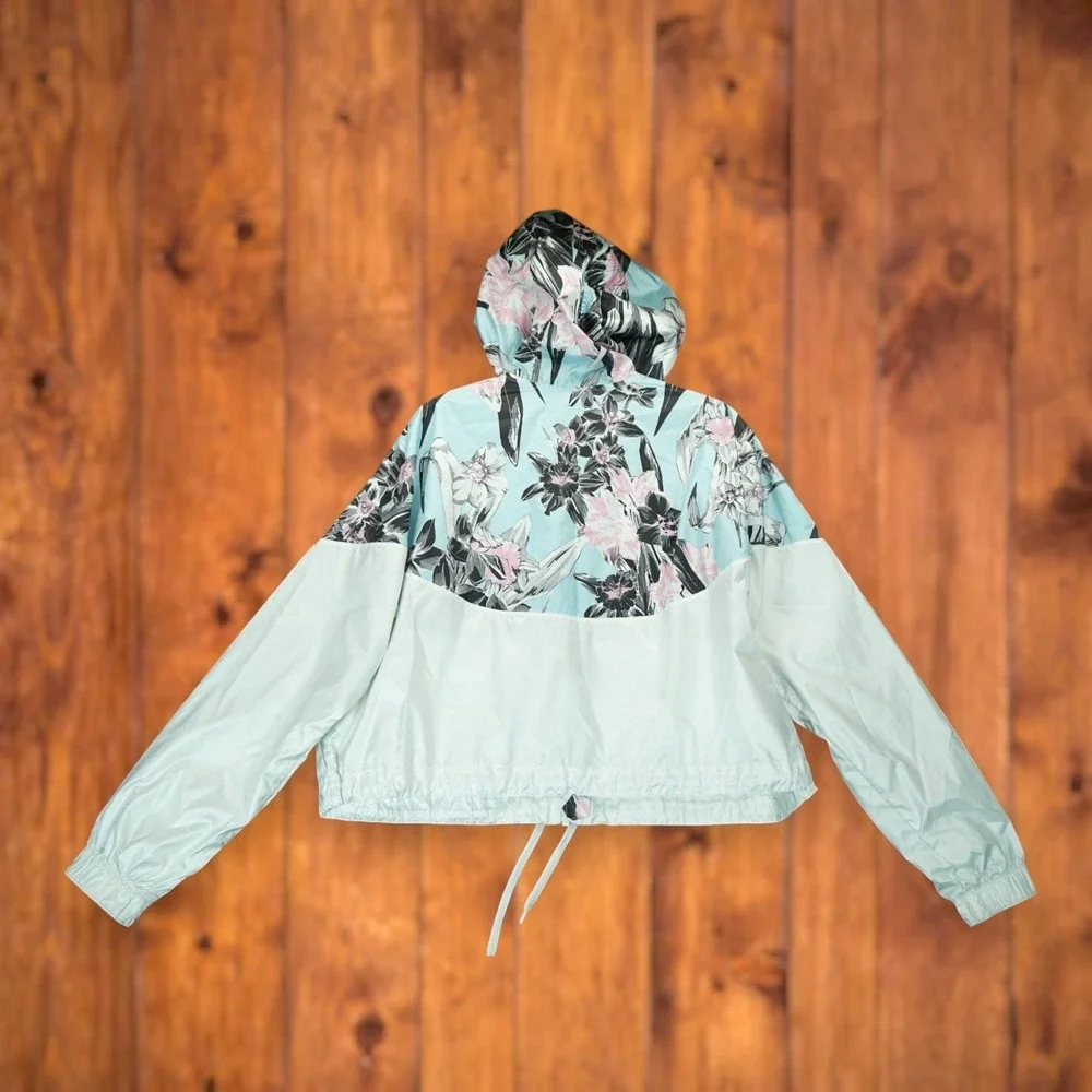 Nike women windrunner