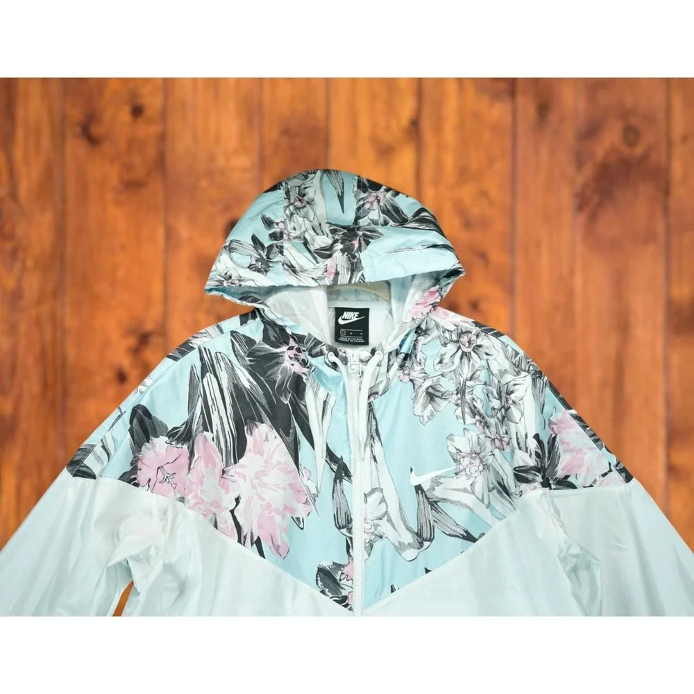 Nike women windrunner
