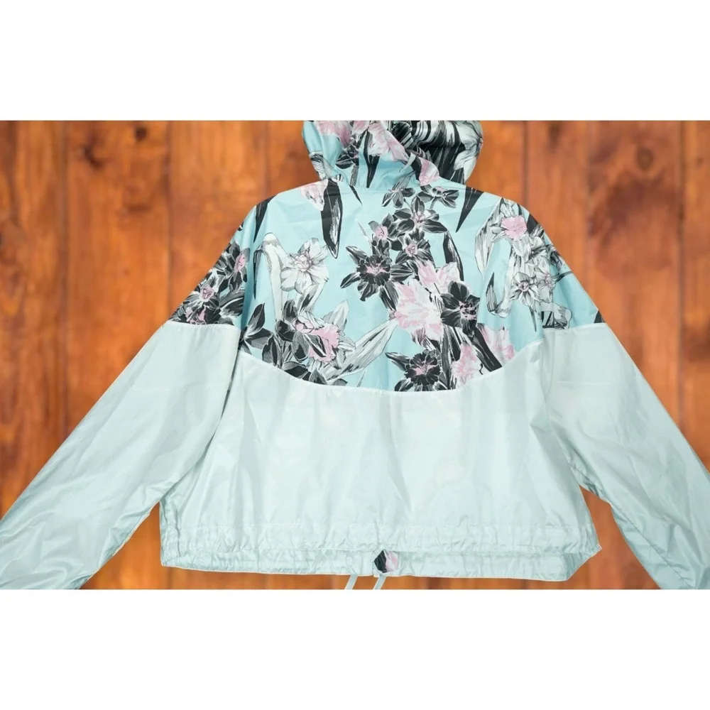 Nike women windrunner