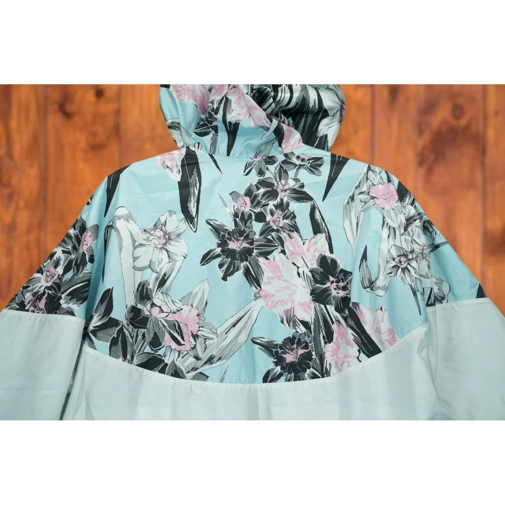 Nike women windrunner