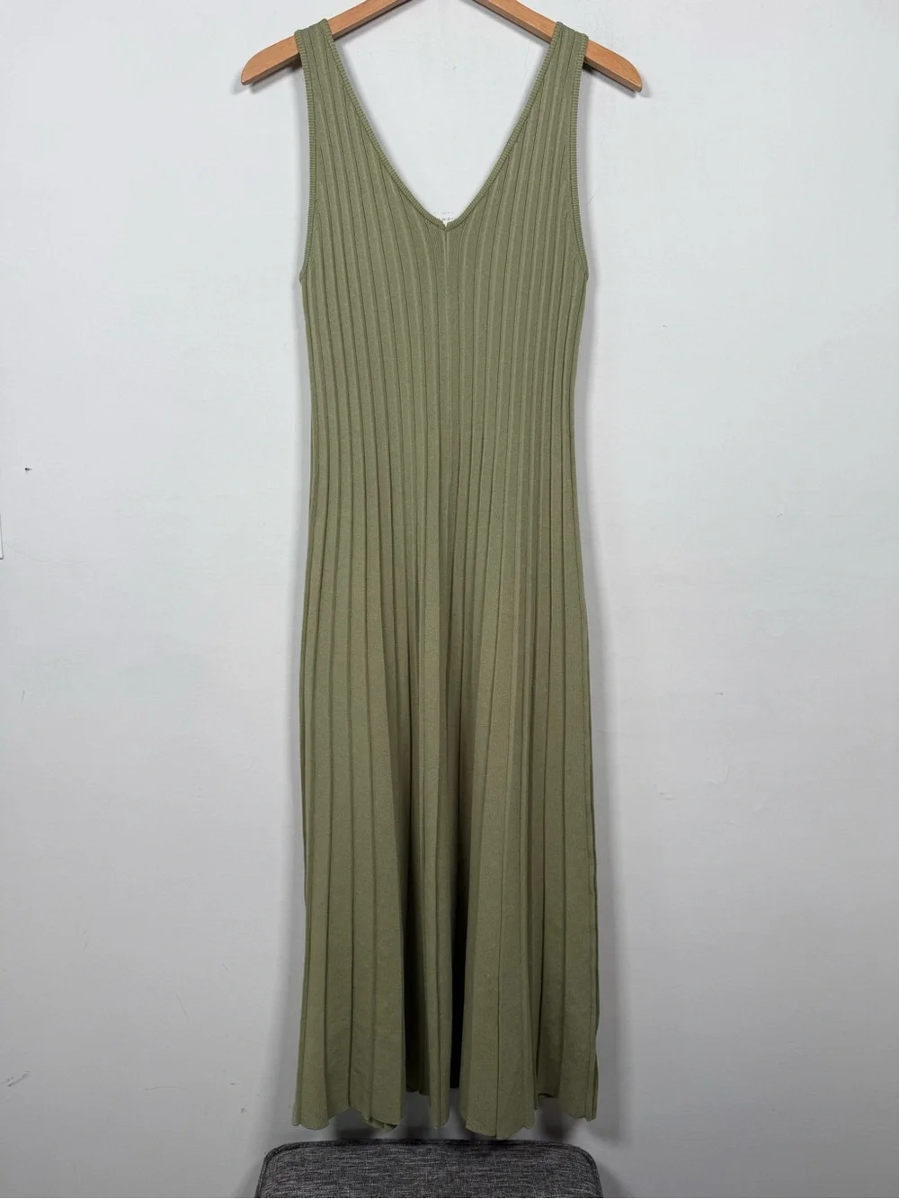 Lalavon Sleeveless Olive Ribbed V-Neck Maxi Dress, Size M, Great Condition!
