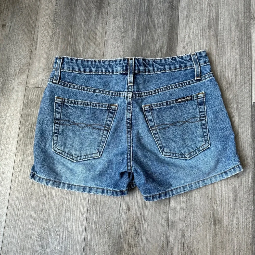 Y2K Aeropostale Blue Denim Shorts Women's 3/4 Mid Rise Raw Hem Pockets