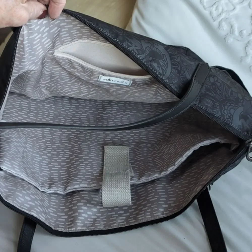 Sakroots spacious tote