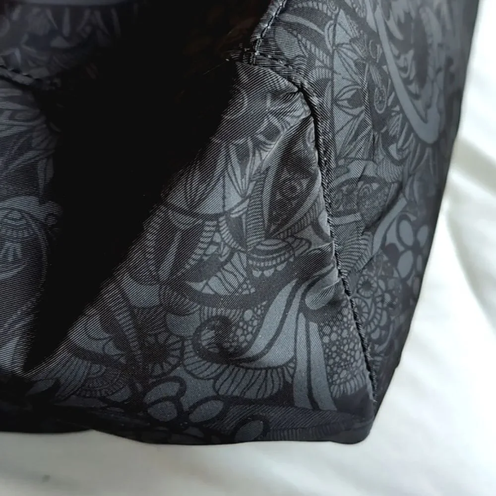 Sakroots spacious tote