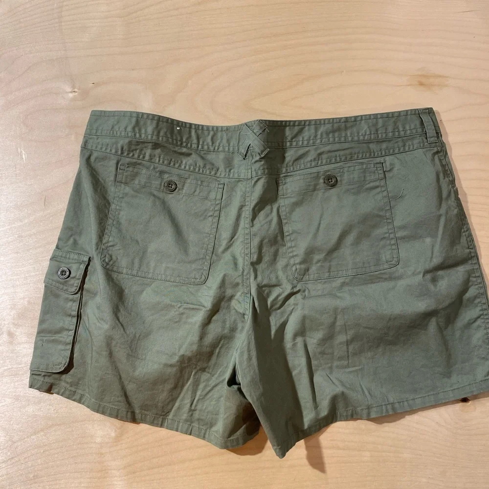 Cabela's Sage Green Women's Cargo Shorts 18 (OP)