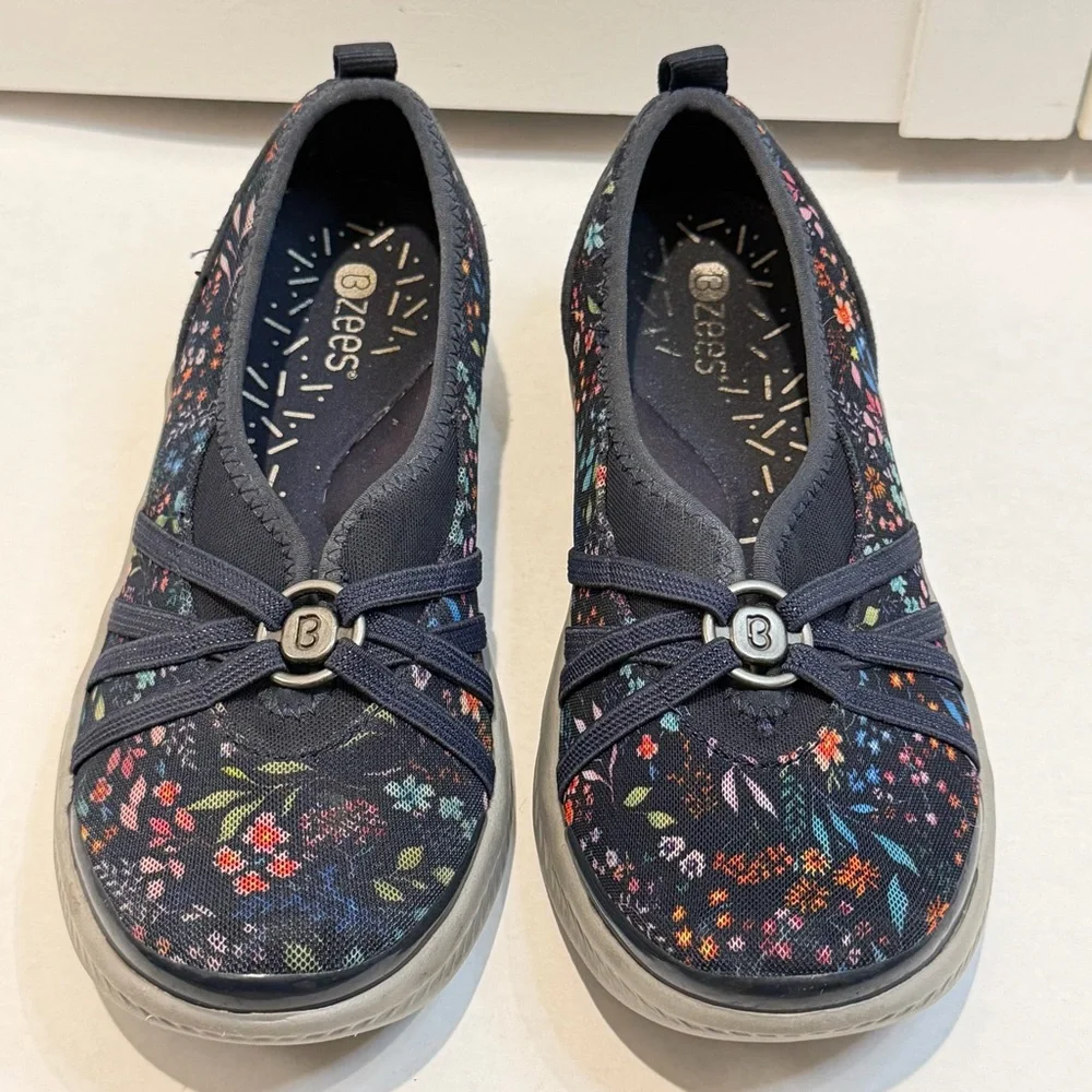 Bzees Women's Floral Slip On Comfort‎ Shoes Size 6M Navy Floral Walking Sneakers