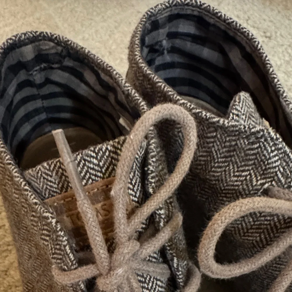 Toms sophisticated herringbone