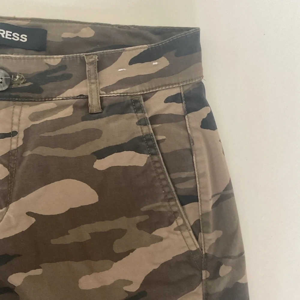 Express Green Camo twill Shorts size 0 NWT