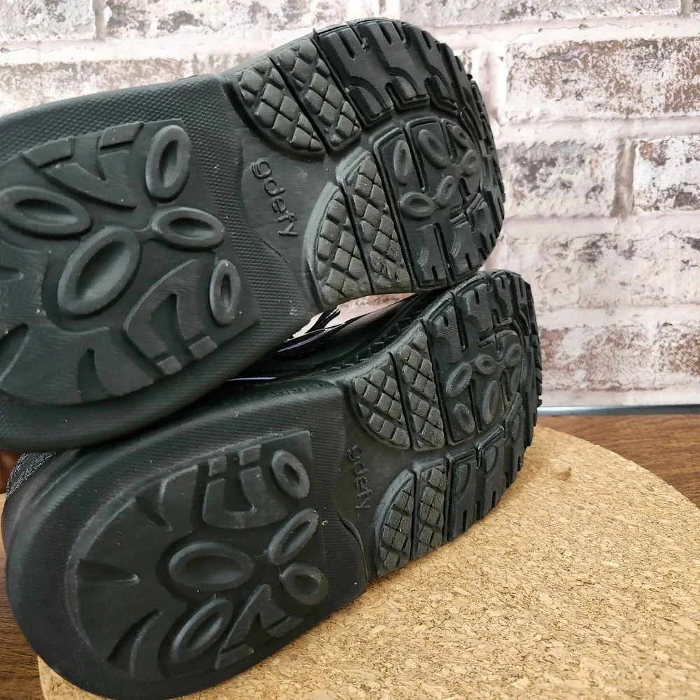 Gravity Defyer black support