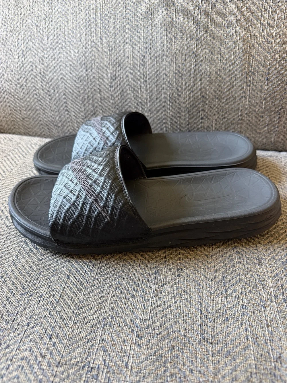 Nike new solarsoft 25