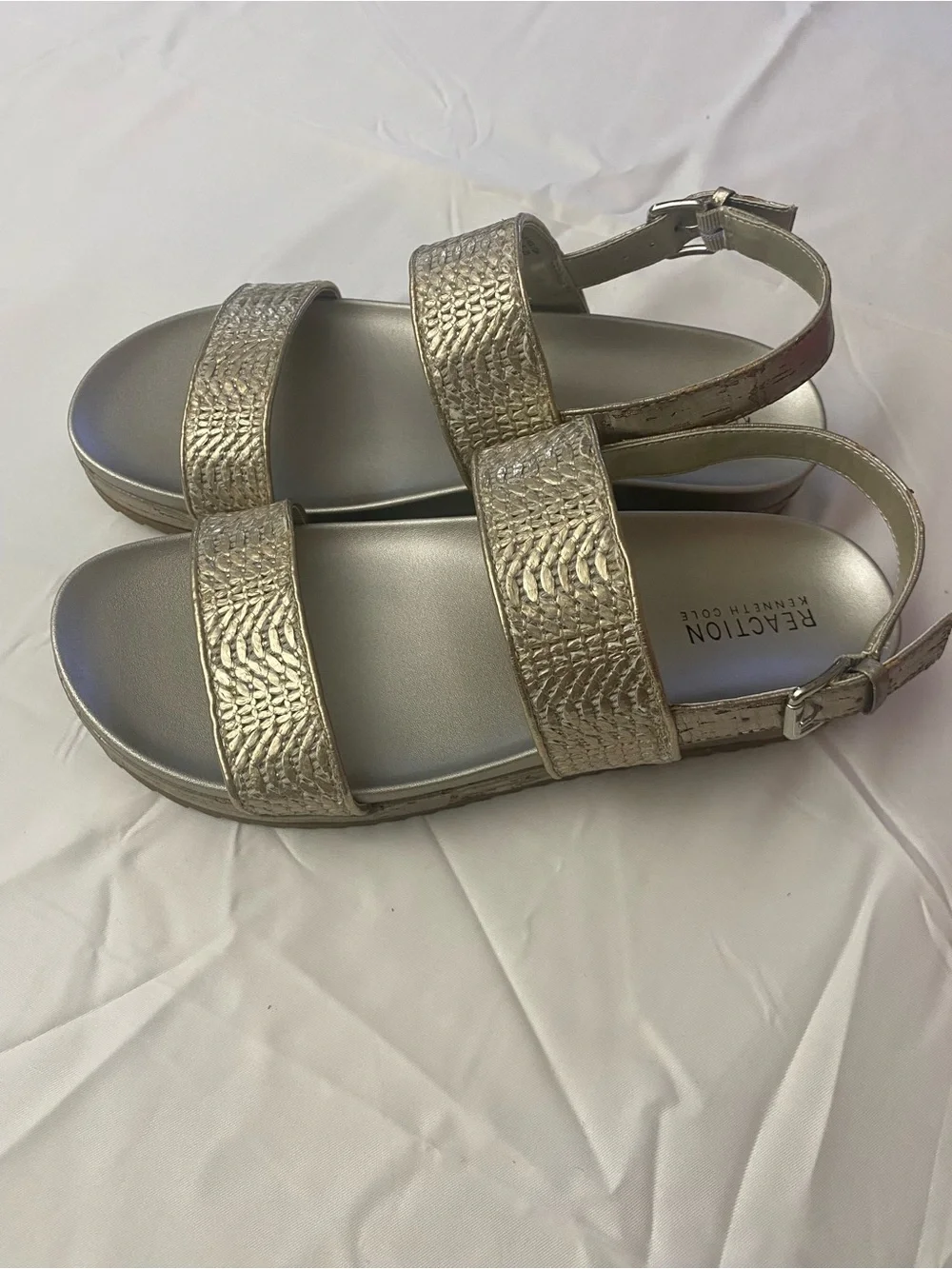 Reaction Kenneth Cole metallic gold