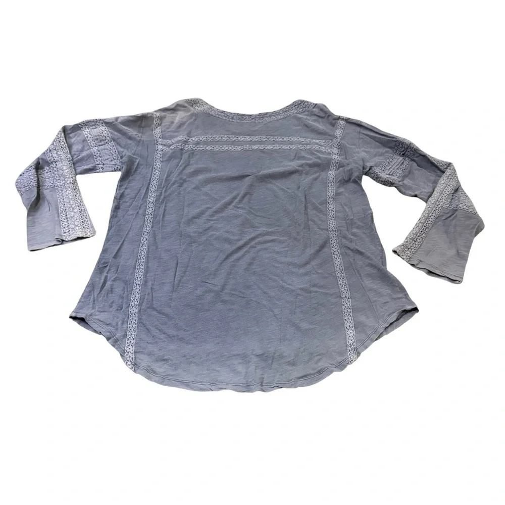 Free People Boy Meets Girl Crochet Lace Trim Top Medium GUC Dusty Blue FLAW