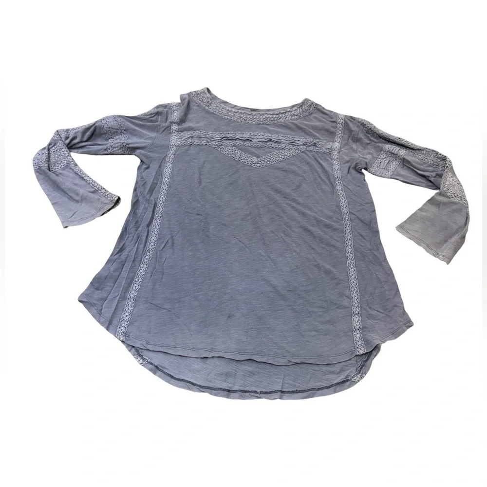 Free People Boy Meets Girl Crochet Lace Trim Top Medium GUC Dusty Blue FLAW