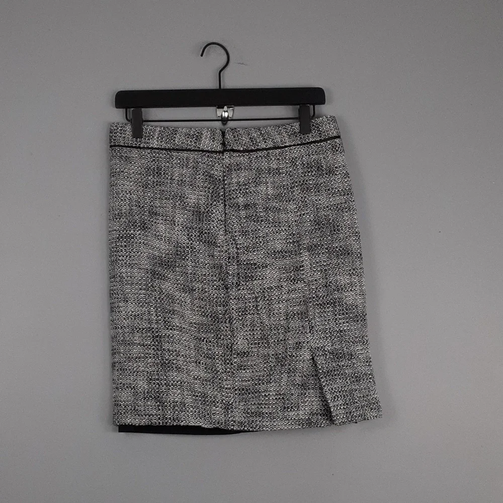 White House Black Market cute skirt