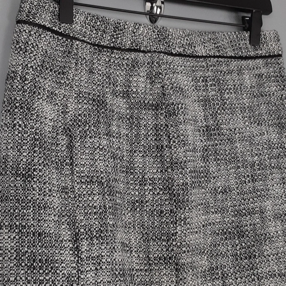White House Black Market cute skirt