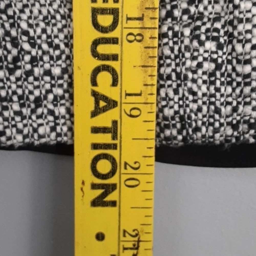 White House Black Market cute skirt