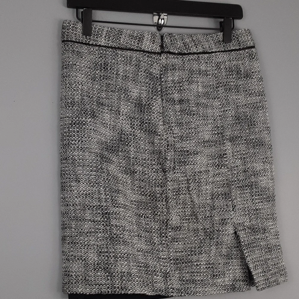 White House Black Market cute skirt