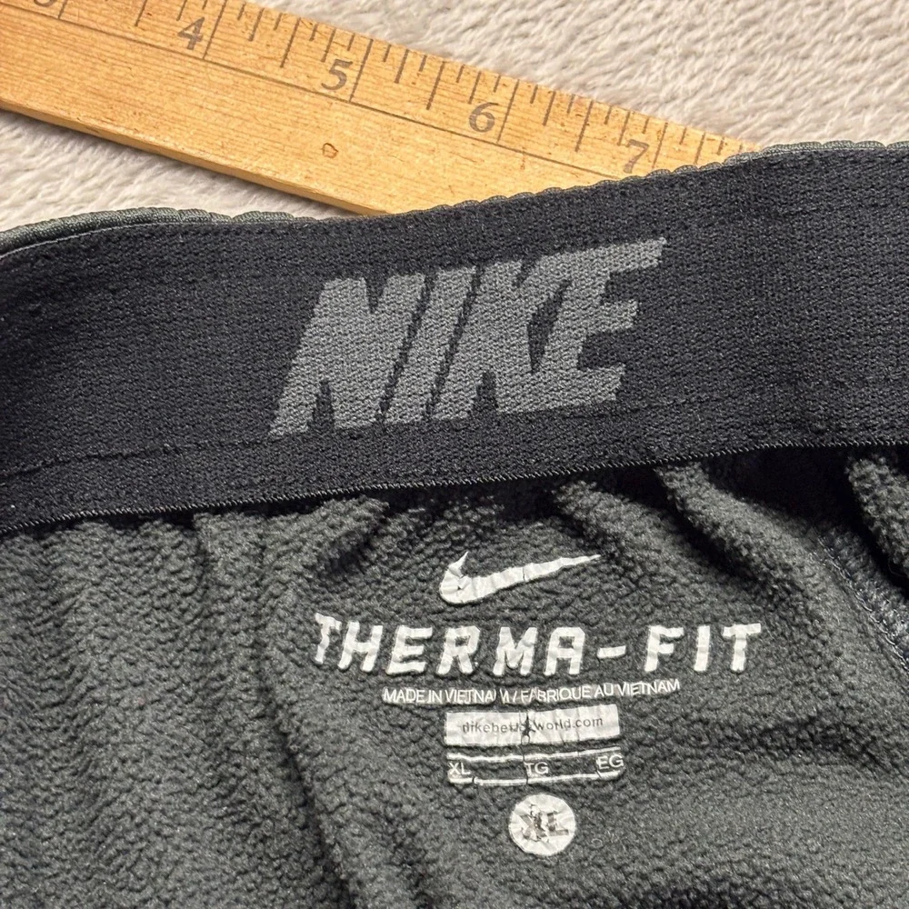 Nike **nike therma