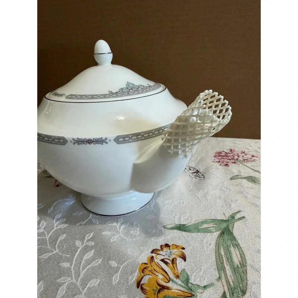 Wedgwood kingsgate bone