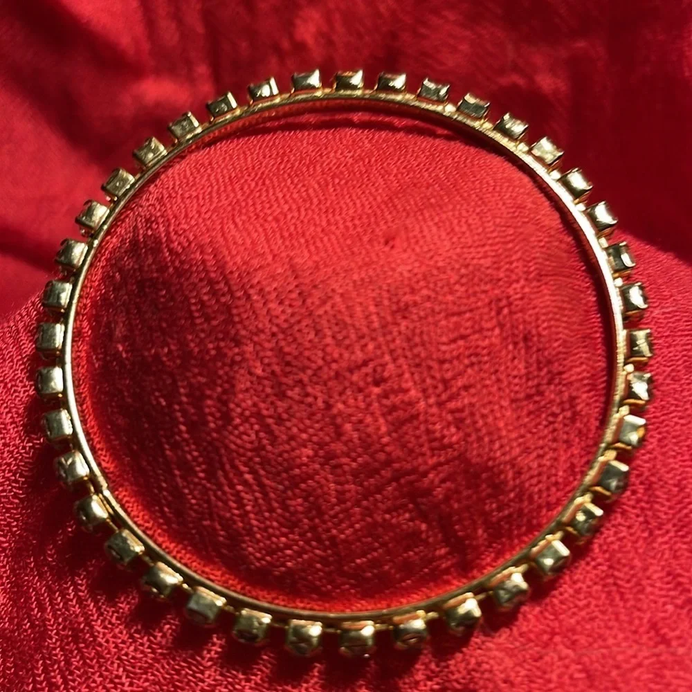 Vintage Unmarked Gold Tone Rhinestone Bangle Bracelet