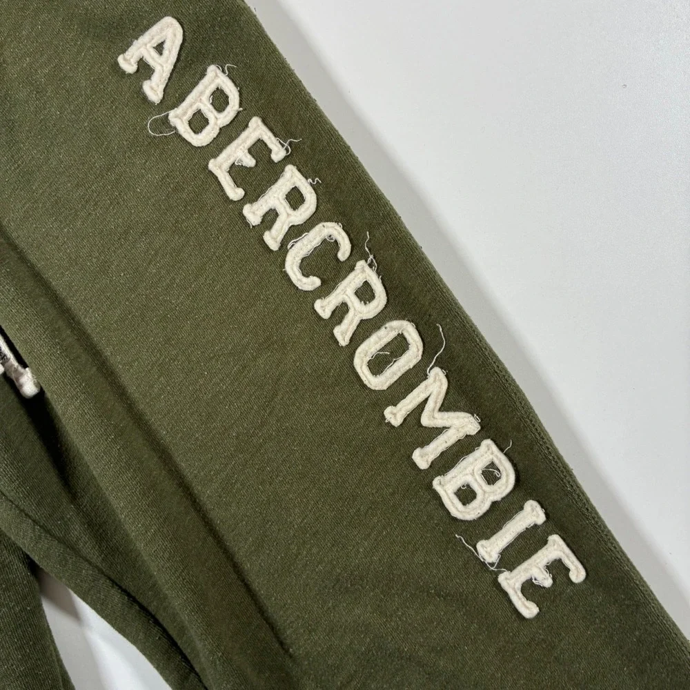 Abercrombie & Fitch mid fit style