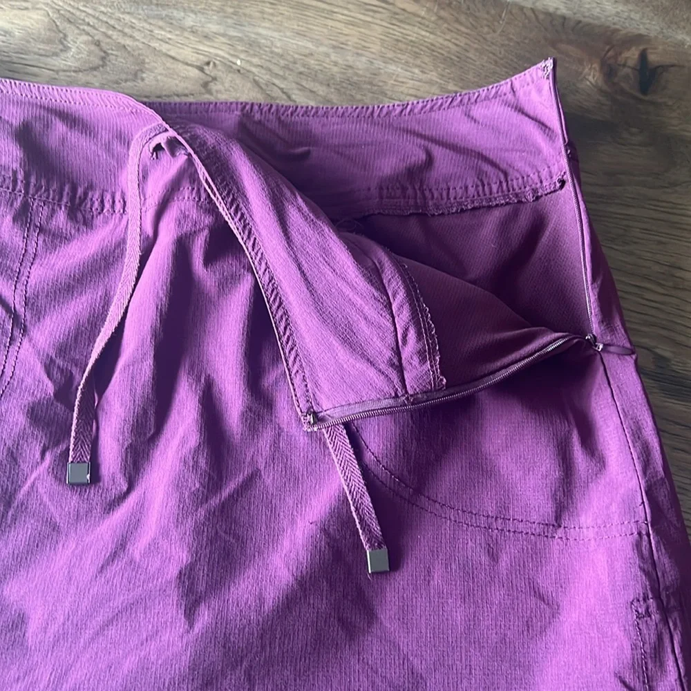 Green Tea Ladies Lightweight Skorts Size Large.