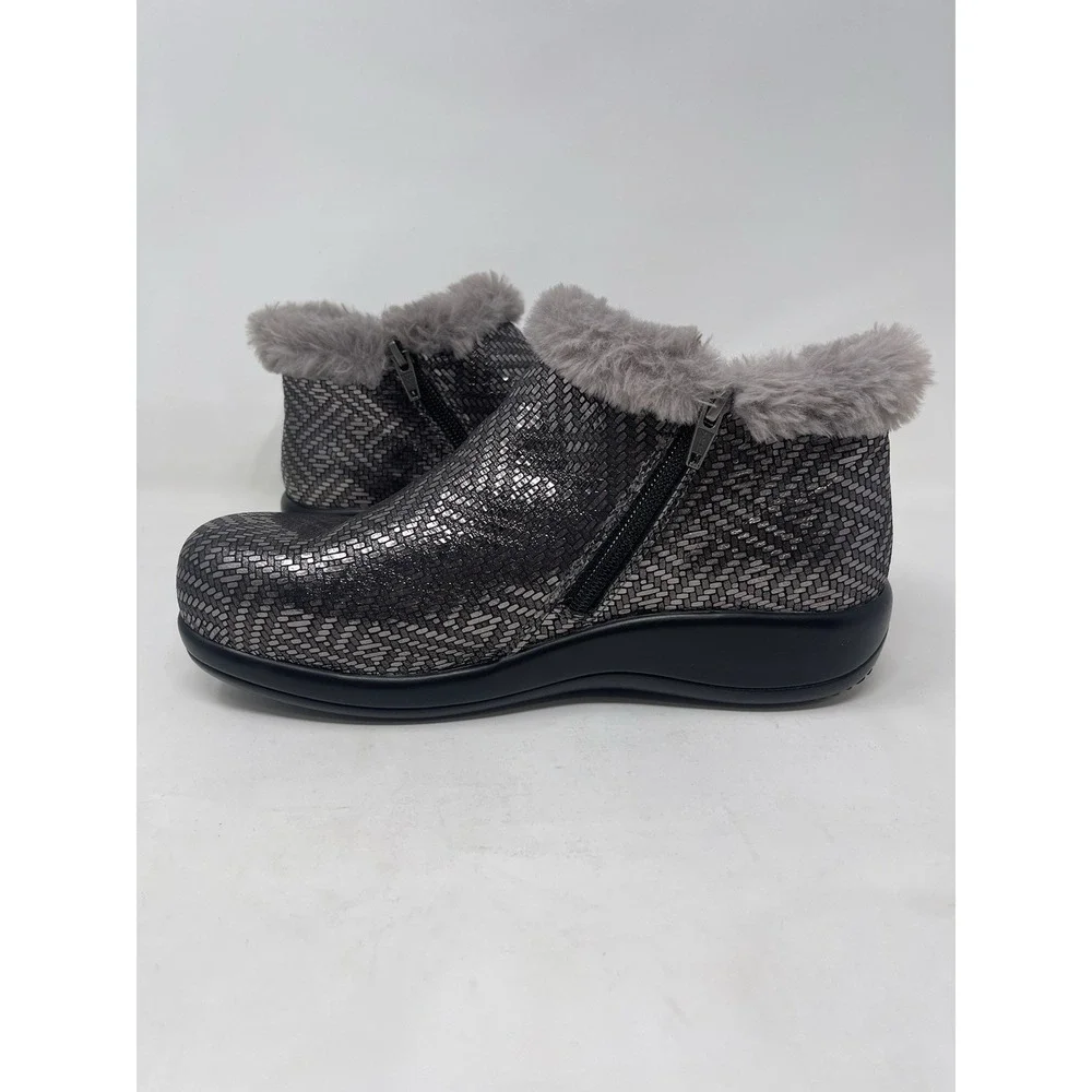 Alegria Womens Ankle Boots 8/8.5 Eu 38W Faux Fur Lined MER532 Silver Leather
