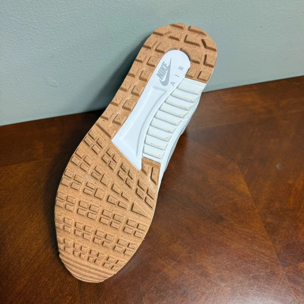 Nike spikeless note