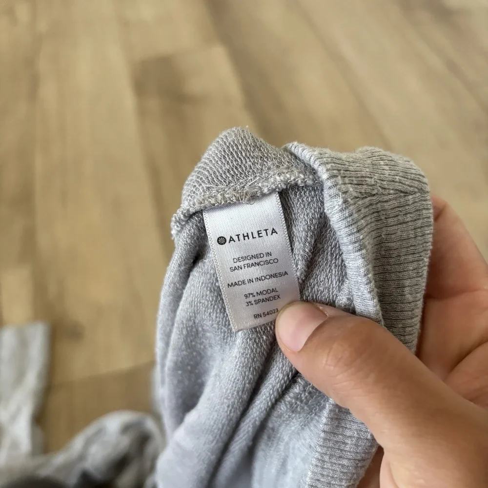 Athleta sweatshirt versatile