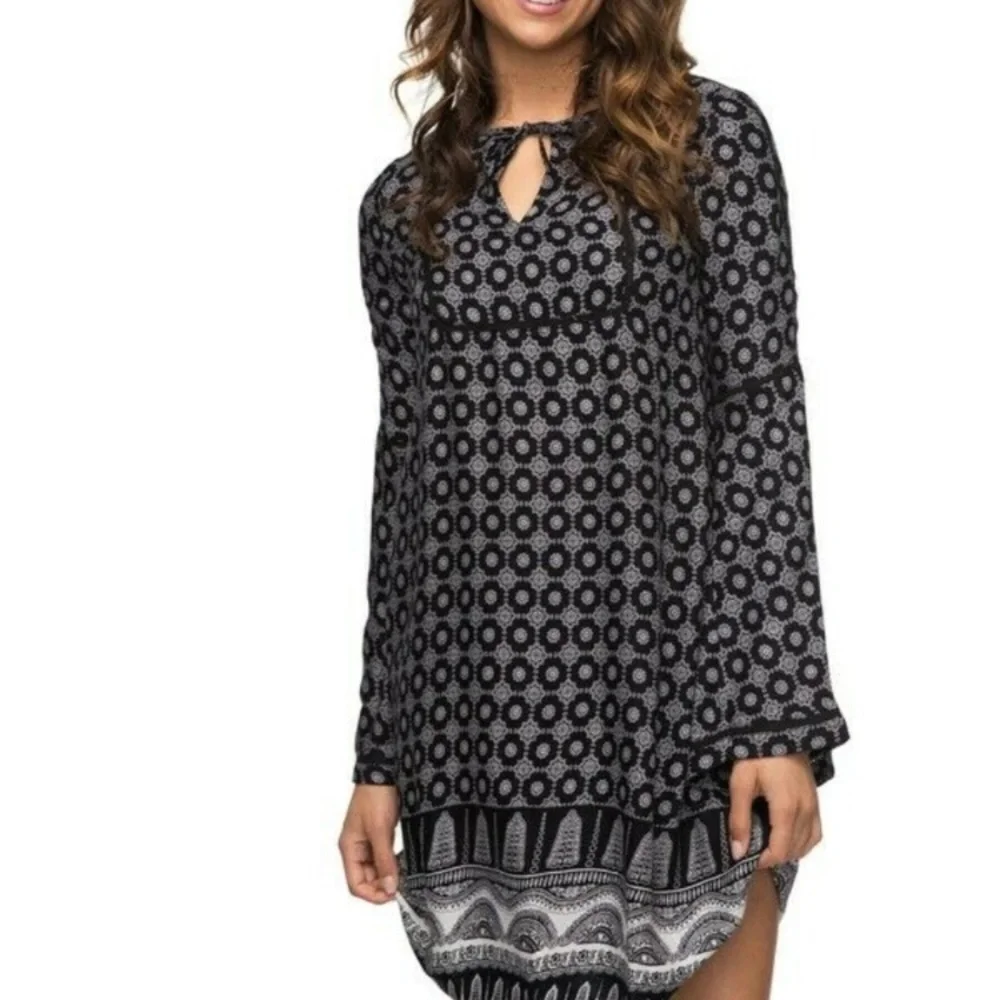 Roxy Juniors Brilliant Sky Black & White Long Sleeved Dress